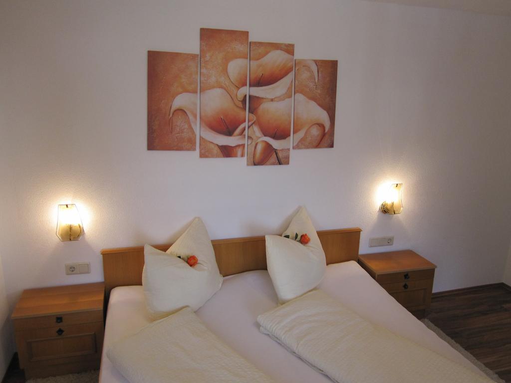Haus Arosa Apartman Kappl  Szoba fotó