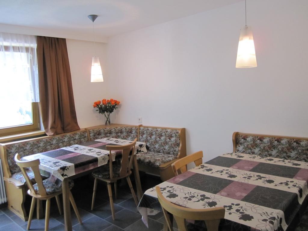 Haus Arosa Apartman Kappl  Szoba fotó